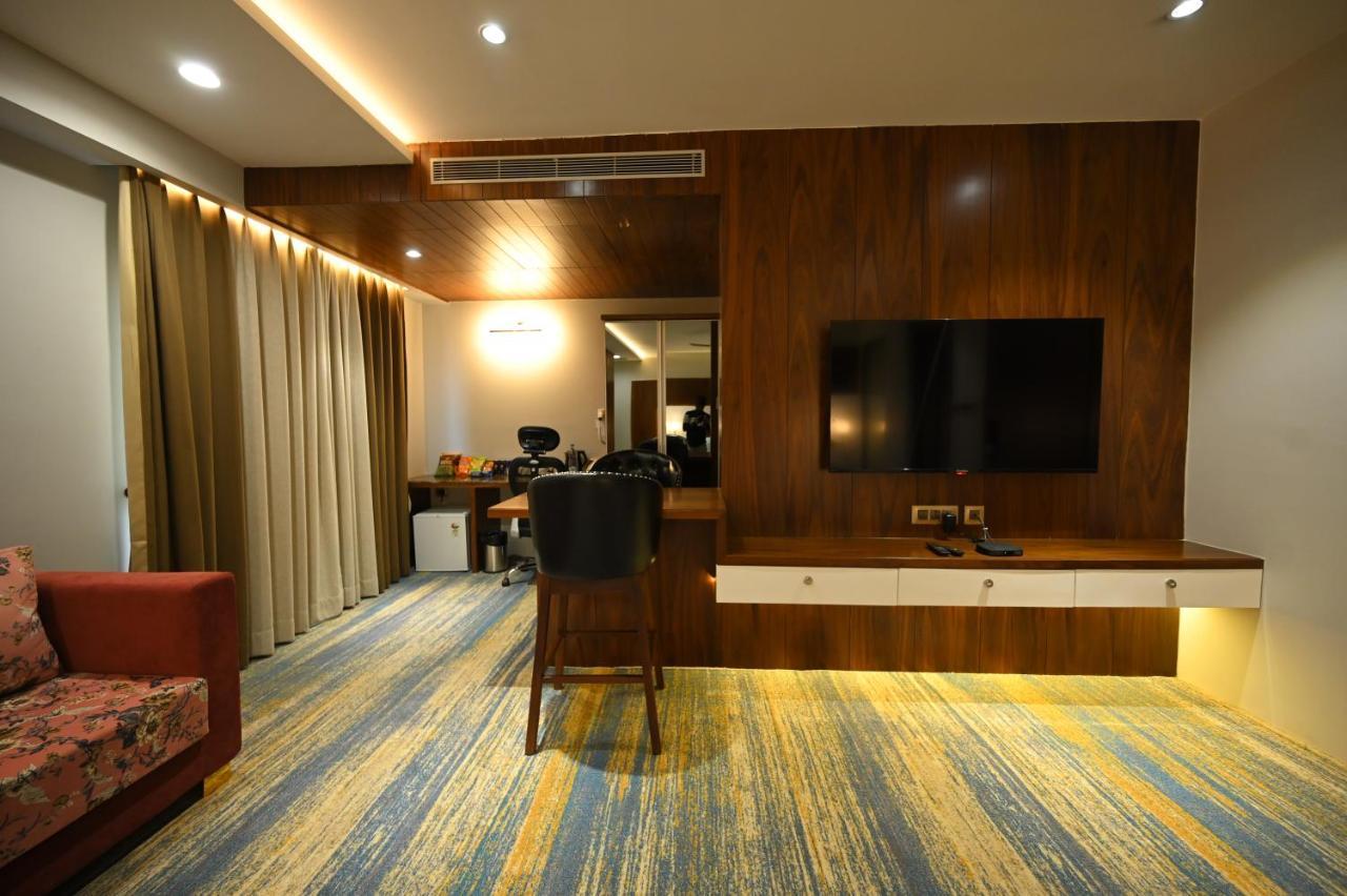 The Royal Class Hotel Gválijar Exteriér fotografie