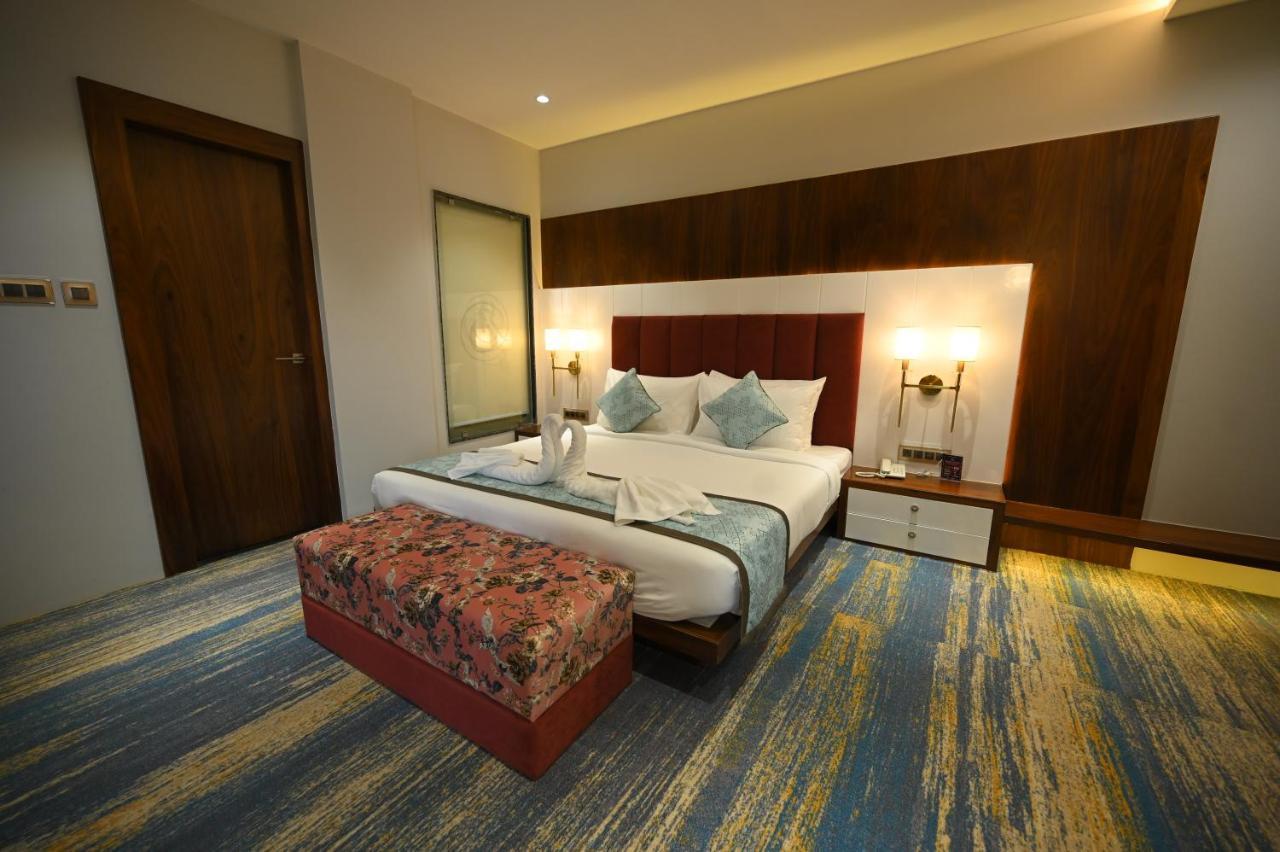 The Royal Class Hotel Gválijar Exteriér fotografie